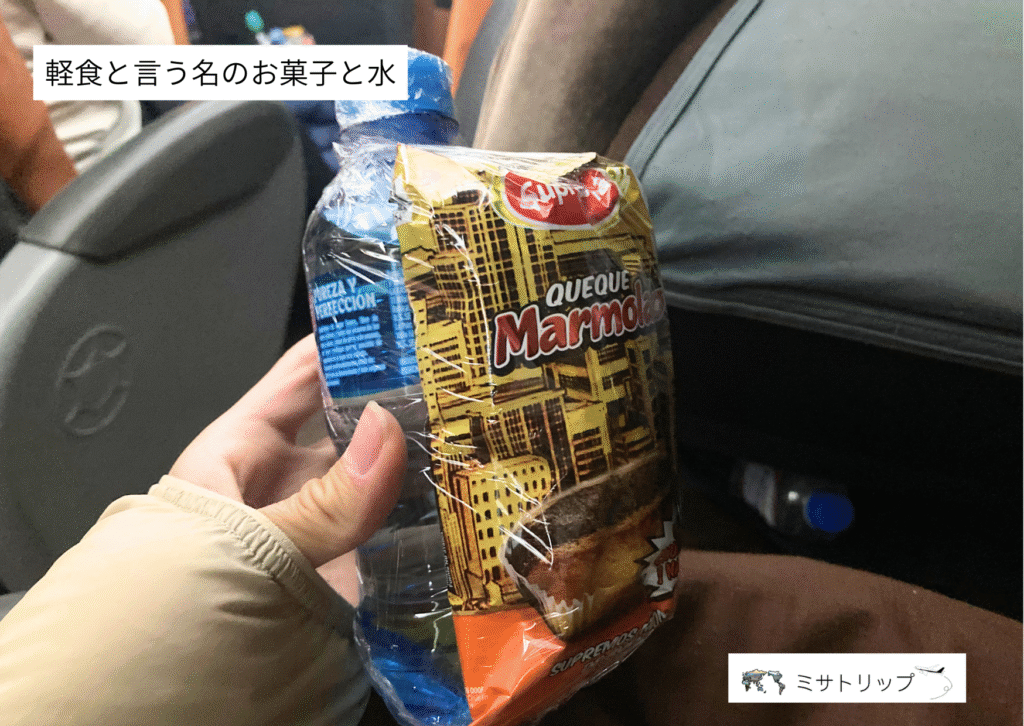 軽食と言う名のお菓子とお水