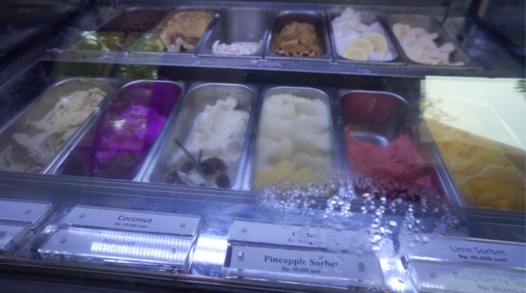 アヤナリゾート＆スパ バリの中にあるアイスクリーム屋さん