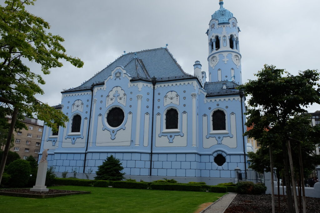 ブラスチラバの青の教会
